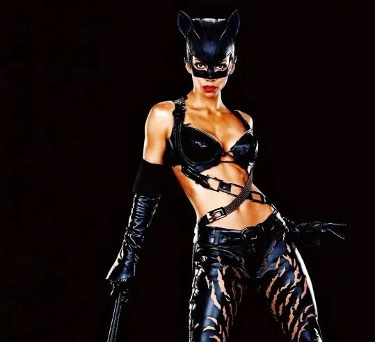 哈莉贝瑞想重拍《猫女》曾被评价除了身材一无是处
