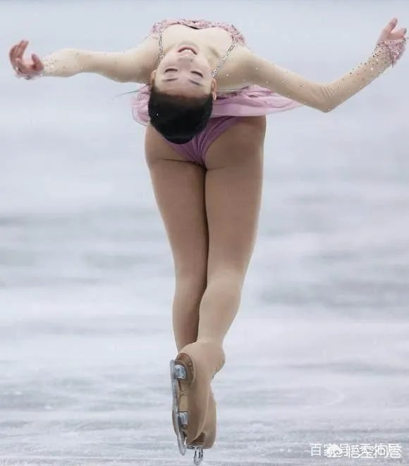 中国花滑美少女李子君今日通过微博宣布退役,你怎么看待此事?