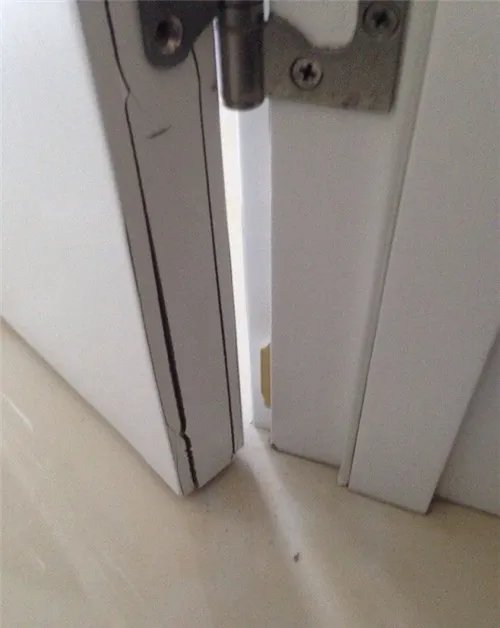 房门关不上怎么回事