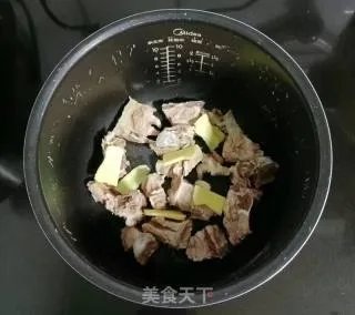 玉米萝卜排骨汤