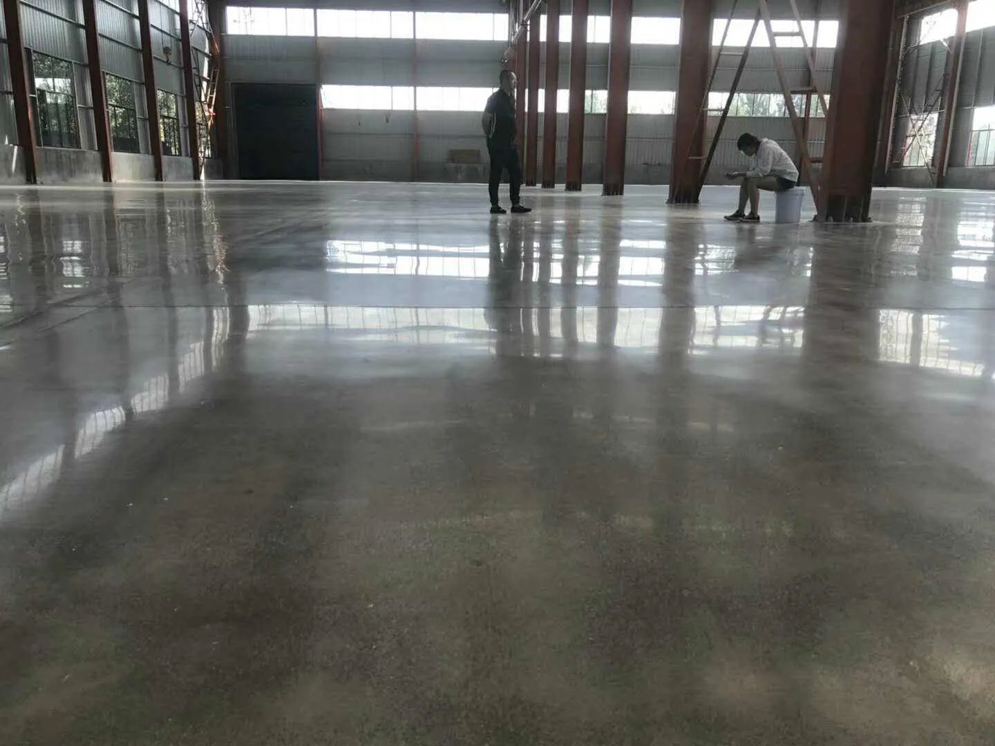 水泥地面太滑怎么办