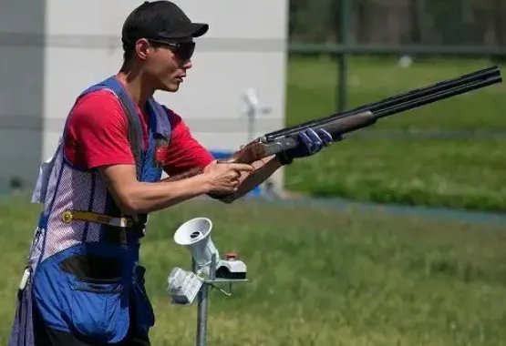 射击飞碟是如何射中