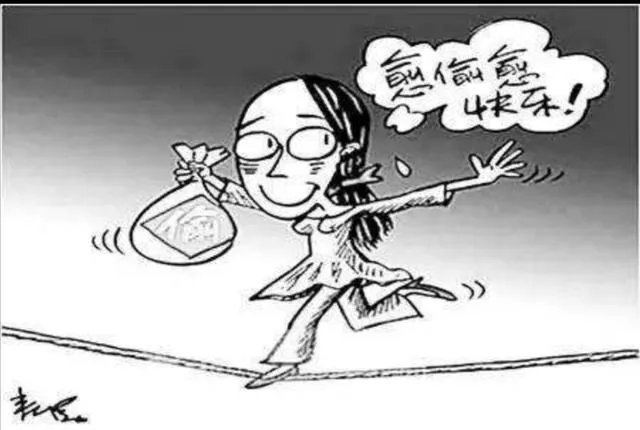 发现班里有个女孩三次拿同学的钱,班主任最好怎么做?