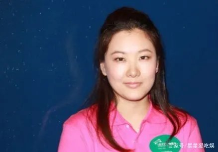 梁锦松被传婚内出轨，伏明霞立即提出离婚，她没有想象中那么傻，你怎么看？