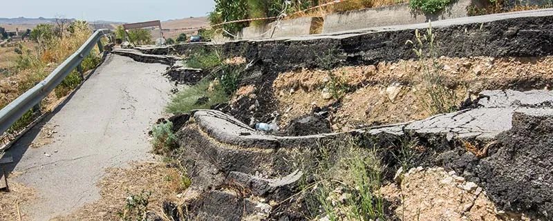 发生泥石流应该往哪个方向跑 发生泥石流应该往哪个方向跑最合适