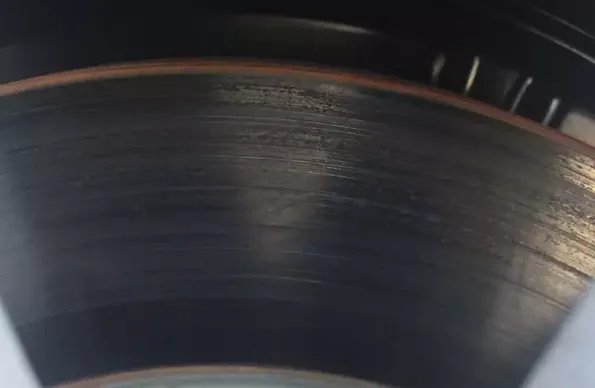 百万豪车后轮为何着火？