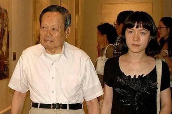 杨振宁和翁帆生了孩子吗？