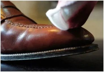 皮鞋怎么保养?