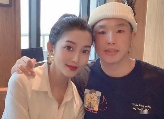 烧饼老婆叫什么名字：烧饼老婆的资料及照片