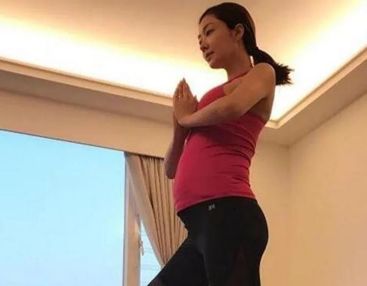 熊黛林怀双胞胎女是真的吗?