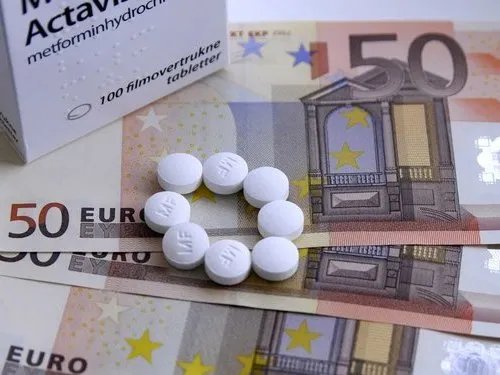 全国爱牙日：德伦口腔为粤西贫困小学捐爱心物资