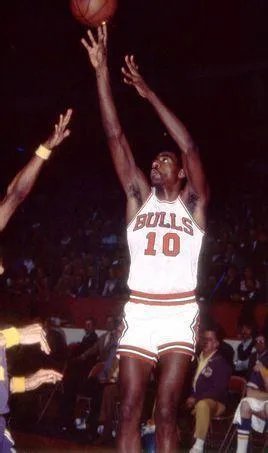 公牛队退役了哪些人的球衣?