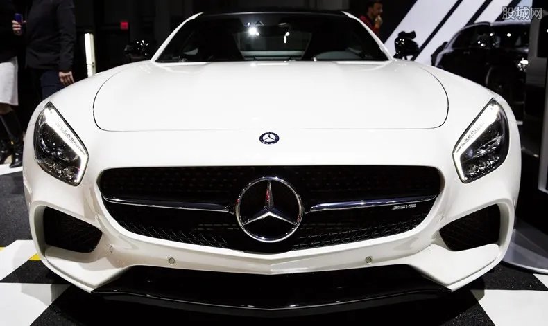 奔驰女车主最新消息 20日奔驰女车主处理结果