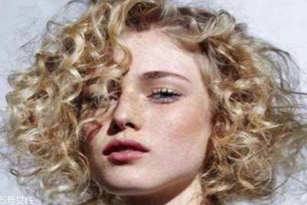 羊毛卷怎么卷 羊毛卷短发发型图片