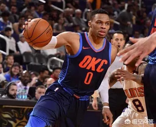 威少对阵热火狂摘18个篮板，如何看待他为了场均三双刷数据的行为？