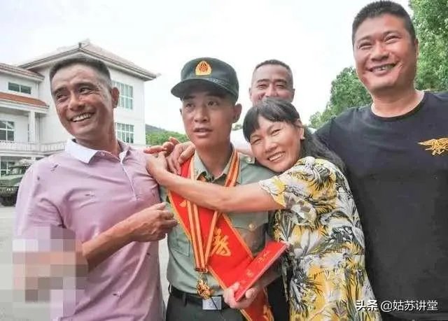 江西小伙95后王亮2分钟勇救4人，立了一等功为什么还被喷？