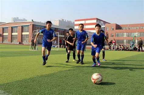 青少年足球赛现“断子绝孙”脚，如何看待不探望莫声张这种处理方式？