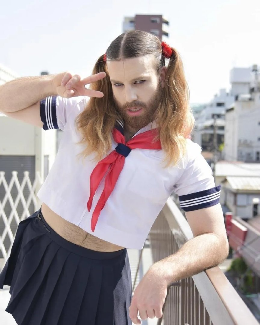 “胡子小姐”来中国 新浪微博分享最新COS