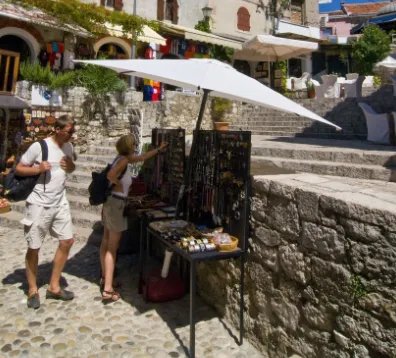 成都女子失联被找到却不愿回国,其父亲表示痛心,这名女子到底怎么了?