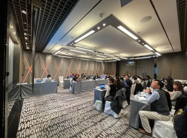 深大硕导胡明伟被投诉不让学生毕业，当事人将会面临怎样的处罚？