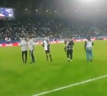 被球迷挑衅叫梅西,C罗摸裆回应,他会被追加处罚吗?