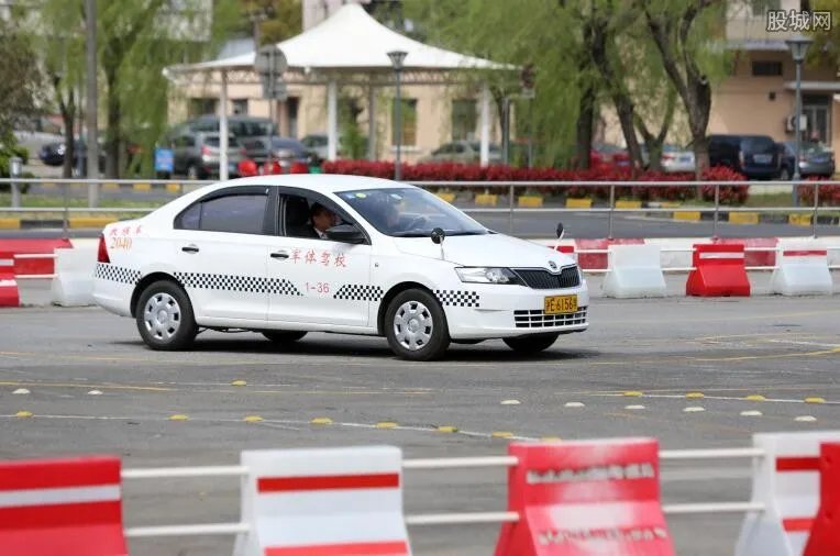 2017上海驾校价格 现在在上海学车多少钱