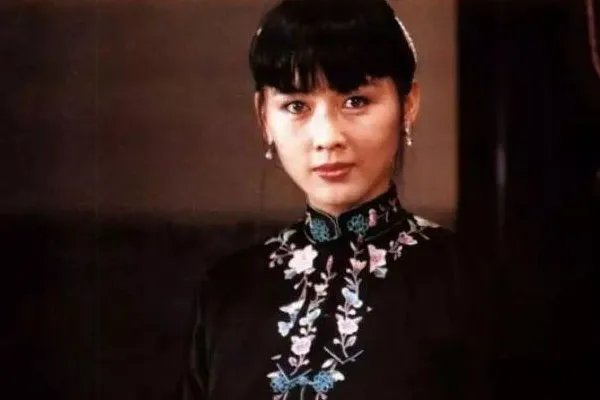 《趟过男人河的女人》这部电视剧究竟讲述了怎样的故事？