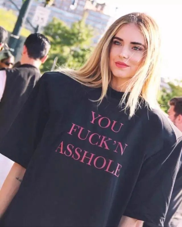 今年秋季比较流行什么样的外套呢?