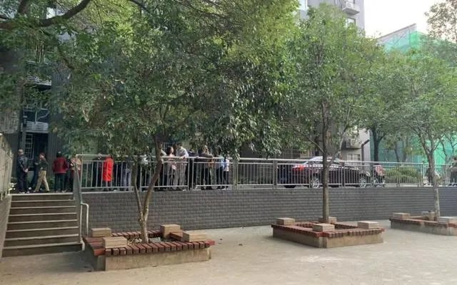 长沙9岁遇害男童舅舅:百余人围观疯子暴行,如果是你们的孩子呢。你怎么看?