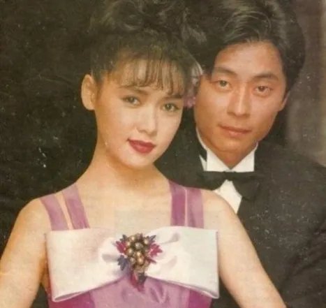 王杰两任妻子为什么都离开?