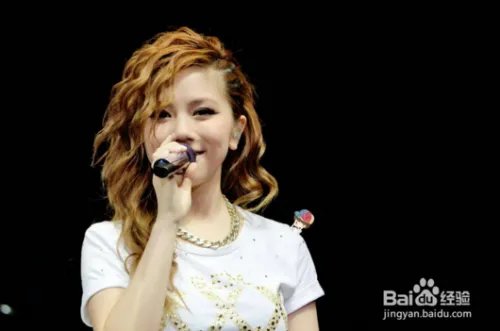 马景涛第二段婚姻又离婚,旧爱听闻冷回九个字