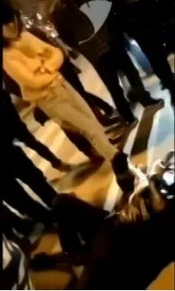 女司机撞人后踢打躺地伤者是怎么回事?