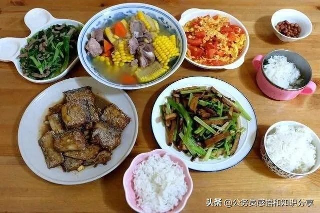 公务员是铁饭碗吗？为什么说公务员是铁饭碗？