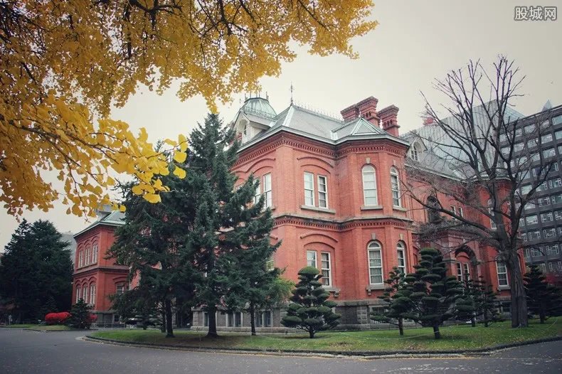 天价宿舍内部曝光 天价住宿费内部十分残旧！