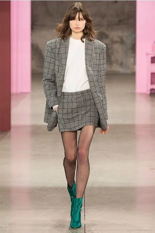 今年秋季比较流行什么样的外套呢?