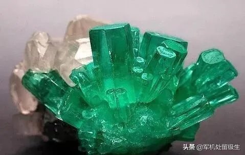 什么是半宝石？