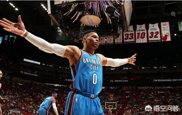 威少对阵热火狂摘18个篮板，如何看待他为了场均三双刷数据的行为？