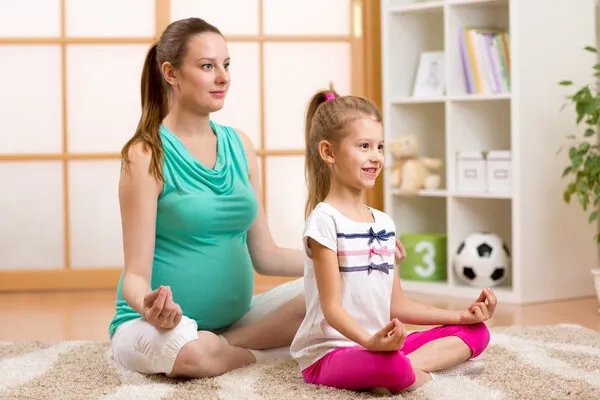 和孩子一起运动,亲子瑜伽怎么做?