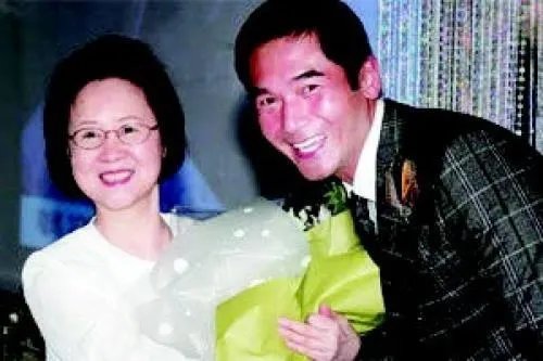 琼瑶与继子女公开互撕为何成为众矢之的?