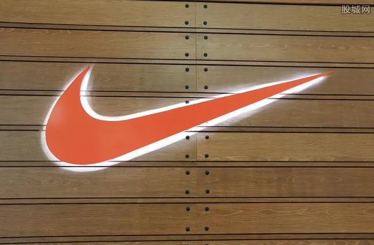 耐克市值蒸发13亿 准状元“踩穿”球鞋引发蝴蝶效应