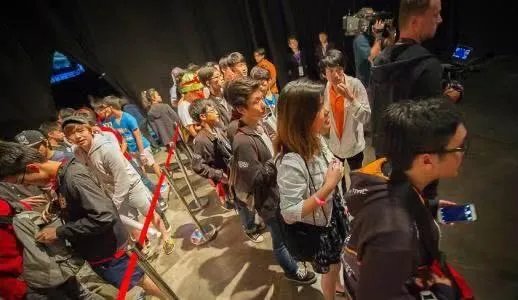 李宇春微博评论被捐款刷屏，正能量十足。你如何看待偶像的力量？