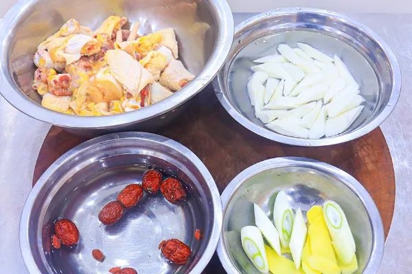 鸡汤炖什么菜好吃