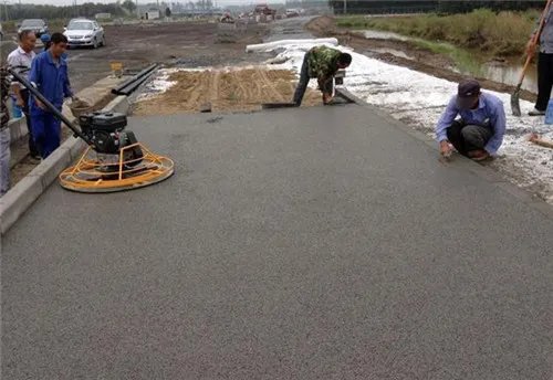 混凝土路面出现裂缝怎么处理