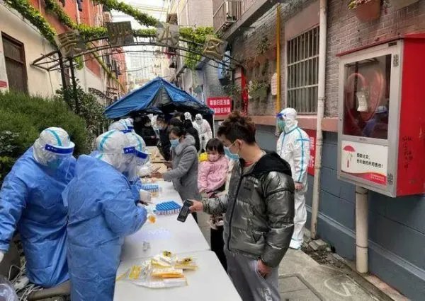 上海一家三口被封44天买菜花2万，这个开销合理吗？