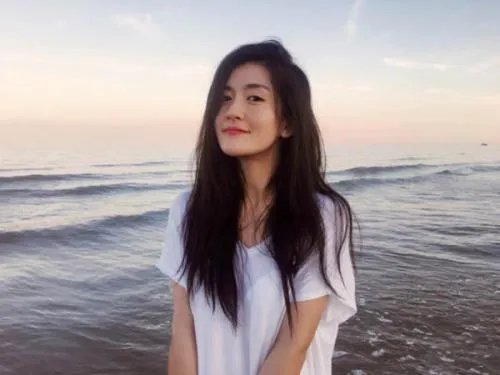 谢娜做手工娃娃赠好友，谢娜在圈中的人缘怎样？