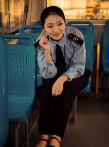 陕西西安“最美公交女司机”走红了，你认为这是意外走红还是刻意曝光呢？