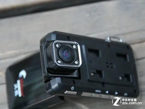 烤漆镀铬行车记录仪 沃能H99车上实测