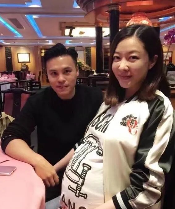 熊黛林怀双胞胎女是真的吗？