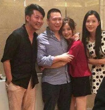 赵薇老公黄有龙为什么能在30多岁身价几十亿？