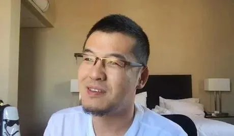 篮球评价员杨毅与苏群，你更喜欢哪个人的解说？为什么？